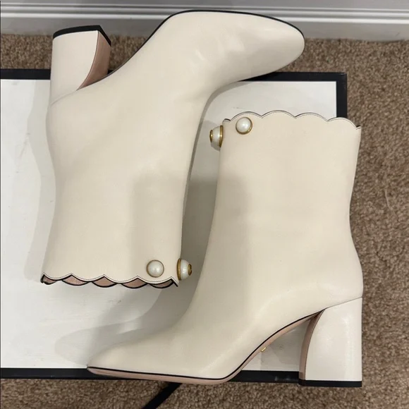 GUCCI Pearl Button Scalloped Ankle Boots Lambskin Leather Ivory 37 NWT - Picture 9 of 11
